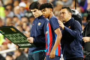 Lamine Yamal nhắc đến tên HLV Xavi đầu tiên vì giúp anh ra mắt ở cấp độ cao cấp tại Barcelona.