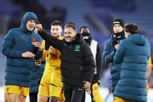 Niềm vui của HLV Vitor Pereira cùng các cầu thủ Wolves sau thắng lợi 3-0 trước Leicester City