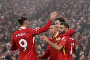 Liverpool thắng Leicester 3-1 qua đó dẫn trước 7 điểm ở đầu bảng xếp hạng Premier League.