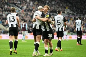 Newcastle United có thắng lợi tưng bừng 3-0 khi tiếp đón Aston Villa