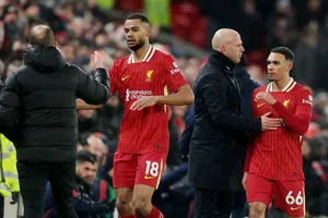 Arne Slot bảo vệ màn trình diễn kém cỏi của Trent Alexander-Arnold trong trận hòa 2-2 trước Man.United.