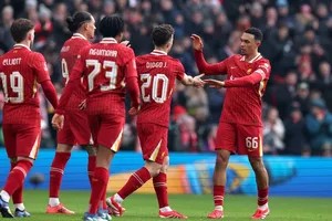 Trent Alexander-Arnold tỏa sáng giúp Liverpool thắng 4-0 trước Accrington ở vòng 3 FA Cup.