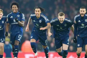 Man.United thắng 5-3 trong loạt sút luân lưu trước Arsenal để vào vòng 4 FA Cup.