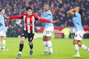 Man.City đánh mất lợi thế dẫn 2 bàn và chịu kết quả hòa 2-2 tại Brentford trong 10 phút cuối.