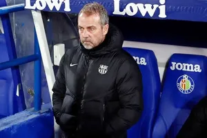 Hansi Flick khẳng định không lo lắng dù Barcelona đánh rơi rất nhiều điểm gần đây.