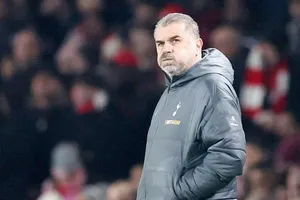 Ange Postecoglou đối mặt nguy cơ trở thành HLV tiếp theo bị sa thải.