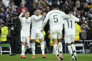 Kylian Mbappe tỏa sáng rực rỡ khi ghi cú đúp trong chiến thắng 4-1 trước Las Palmas.