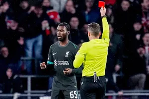 Amara Nallo nhận thẻ đỏ chỉ 4 phút trong ngày ra mắt đội một của Liverpool.