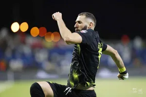 Karim Benzema tỏa sáng để giúp Al-Ittihad giành chiến thắng 2-1 trước Al-Taawon