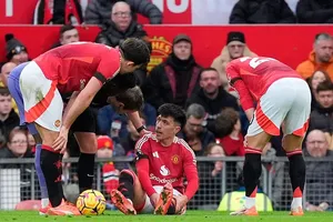 Lisandro Martinez bị tổn thương dây chằng chéo đầu gối và có thể đã kết thúc mùa giải.