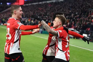 PSV vượt qua Juventus để giành quyền vào vòng đấu dành cho 16 đội mạnh nhất