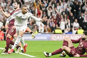 Kylian Mbappe ghi hat-trick giúp Real Madrid nhấn chìm Man.City 3-1.