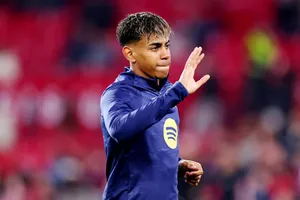 HLV Hansi Flick lạc quan Lamine Yamal sẽ khỏe mạnh để đối đầu với Atletico Madrid.