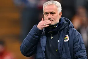 HLV Jose Mourinho bị cấm chỉ đạo 4 trận và phạt tiền 44.000 USD sau rắc rối mới nhất liên quan đến trọng tài.