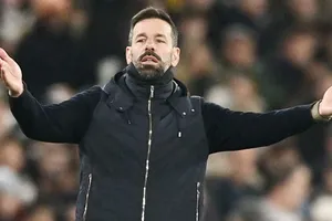 Leicester của HLV Ruud van Nistelrooy chịu thất bại thứ 4 liên tiếp với tỷ số 0-2 tại West Ham.