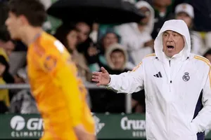 HLV Carlo Ancelotti thất vọng vì trận thua ngược 1-2 của Real Madrid trước Real Betis.