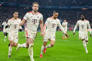 Harry Kane ghi cú đúp giúp Bayern Munich thắng dễ 3-0 trước Bayer Leverkusen.