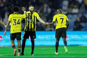 Hai ngôi sao Benzema và Kante lên tiếng đúng lúc để giúp Al-Ittihad cầm hòa Al-Qadisiya với tỷ số 1-1