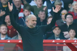 HLV Pep Guardiola cảnh báo cầu thủ Man.City phải nỗ lực để giành suất Champions League.