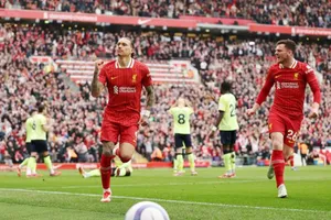 Darwin Nunez giúp xoay chuyển trận đấu khi ghi bàn gỡ hòa và mang về một quả phạt đền.