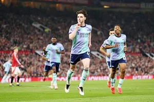 Declan Rice gỡ hòa nhưng một điểm không đủ giúp Arsenal duy trì cơ hội vô địch Premier League.