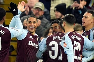 Aston Villa vào tứ kết Champions League trong mùa giải đầu tiên họ trở lại sau 41 năm.