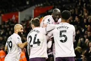 Brentford hạ gục Bournemouth với tỷ số 2-1 ngay trên sân đối phương