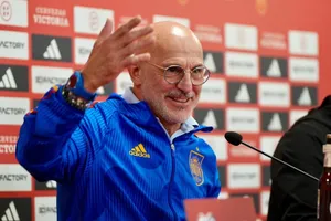 HLV Luis de la Fuente không lãng phí thời gian để đưa các tài năng trẻ vào đội tuyển Tây Ban Nha.