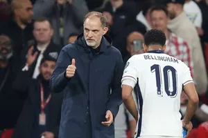 HLV Thomas Tuchel phải vội vã thay Jude Bellingham vì sợ anh bị thẻ đỏ.