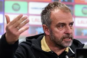 HLV Hansi Flick tức giận khi Barcelona phải chơi trận đá bù với Osasuna vào thứ Năm.