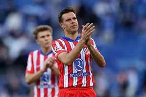 Siêu phẩm của Azpilicueta không thể giúp Atletico Madrid rời sân Espanyol với chiến thắng