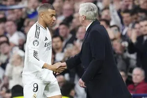 HLV Carlo Ancelotti tin Kylian Mbappe có thể trở thành huyền thoại tại Real Madrid như Cristiano Ronaldo.