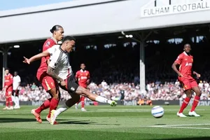 Rodrigo Muniz vượt qua Virgil van Dijk nâng tỷ số lên 3-1