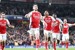 Arsenal thắng vang dội Real Madrid 3-0 đảm bảo bóng đá Anh có ít nhất 5 suất tại Champions League mùa giải tới.