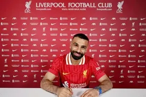 Mo Salah triển hạn với chiếc đồng hồ đắt giá trên tay