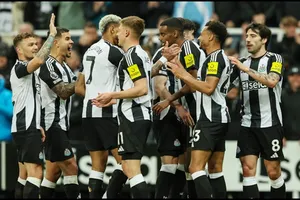 Newcastle đè bẹp Crystal Palace 5-0 để vươn lên vị trí thứ 3 tại Premier League.