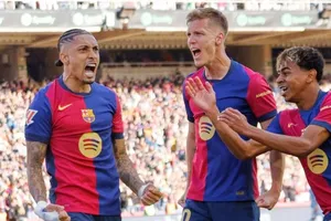 Raphinha tỏa sáng dẫn đầu màn lội ngược dòng phấn khích 4-3 của Barcelona trước Celta Vigo.