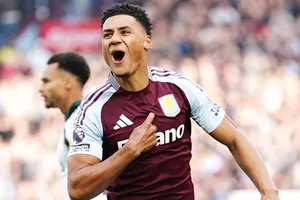 Ollie Watkins đang chia sẻ kỷ lục 74 bàn tại Premier League với Gabriel Agbonlahor.