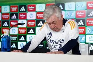 Carlo Ancelotti phát biểu tại một cuộc họp báo trước chuyến làm khách của Real Madrid tới Getafe