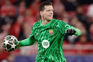 Wojciech Szczesny khiêm tốn về vai trò của mình trong một chiến dịch vượt kỳ vọng của Barcelona.