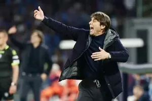 HLV Antonio Conte đang tỏ rõ tài cầm quân ở Napoli