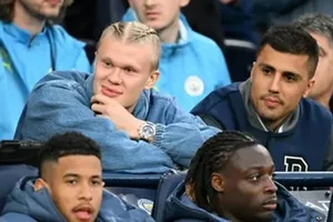 Erling Haaland và Rodri mài đũng quần trên băng kỹ thuật