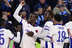 Chelsea thắng dễ 4-1 tại Djurgarden ở lượt đi vòng bán kết UEFA Conference League.