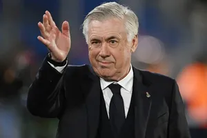 HLV Carlo Ancelotti quyết cùng Real Madrid giật La Liga khỏi tay Barcelona.