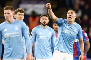 Nottingham Forest hòa Crystal Palace 1-1 khiến hy vọng giành suất Champions League mong manh hơn bao giờ hết.