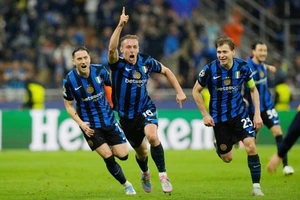 Inter Milan giành chiến thắng gây sốc 4-3 trong trận bán kết lượt về, thắng chung cuộc 7-6 trước Barcelona.
