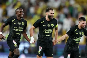 Niềm vui của Benzema cùng các đồng đội sau trận thắng ngược 3-2 trên sân Al-Nassr