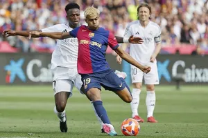 Những cú cứa lòng chân trái rất xoáy của Lamine Yamal đã trở thành thương hiệu.