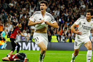 Jacobo Ramon lập công giúp Real Madrid thắng Mallorca 2-1 và trì hoãn ngày đăng quang của Barcelona.