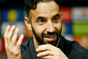 HLV Ruben Amorim sẽ quyết chiến trên sân Chelsea